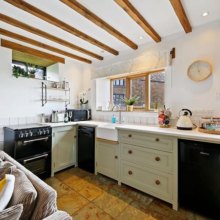 Host & Stay - Little Barn - Upper Hulme Лийк Екстериор снимка