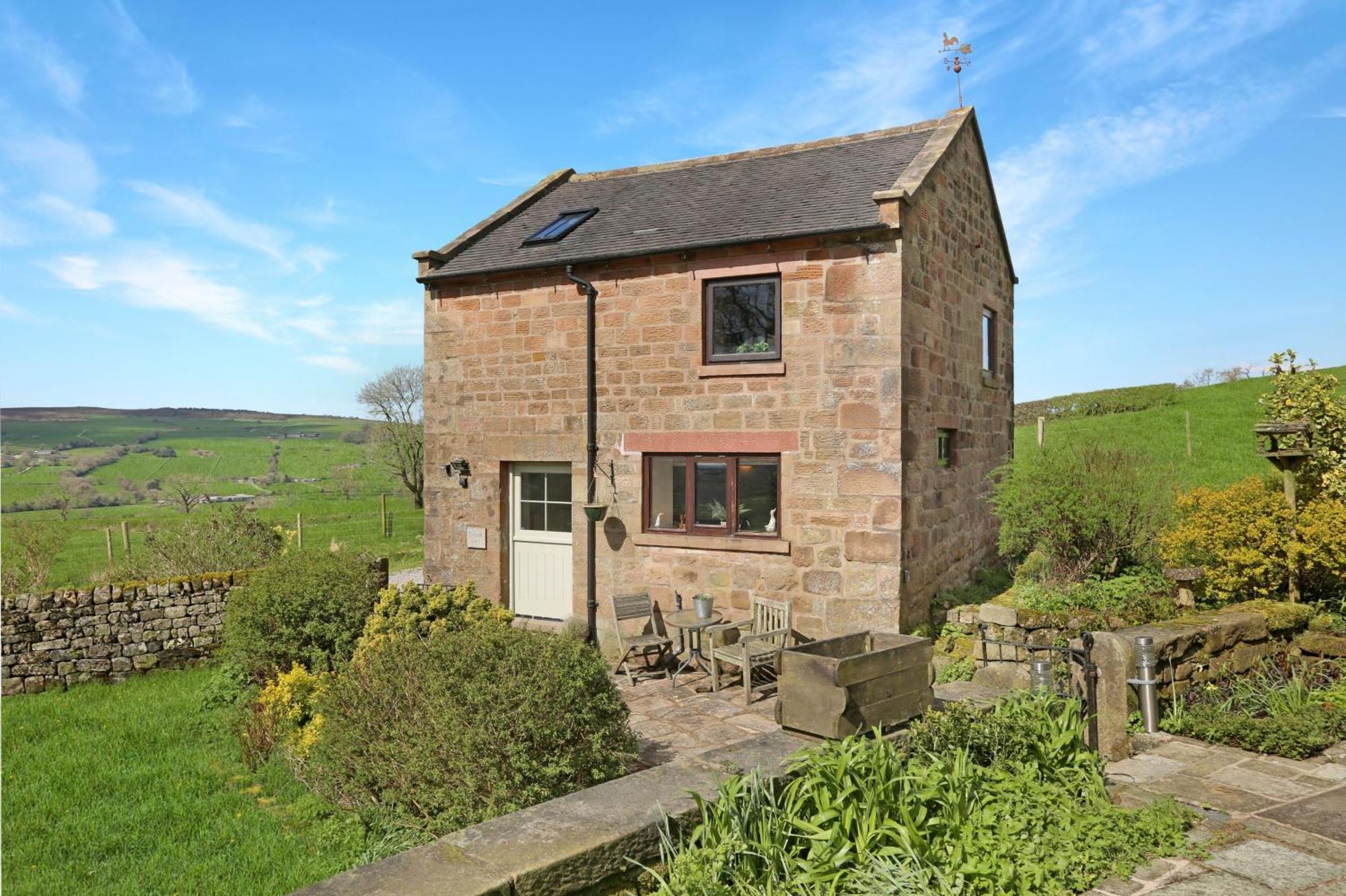 Host & Stay - Little Barn - Upper Hulme Лийк Екстериор снимка